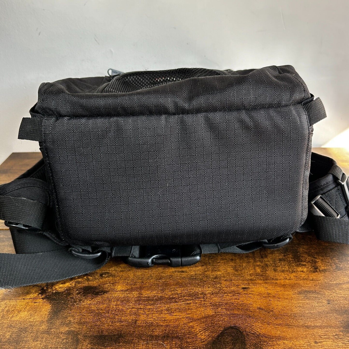 LowePro Micro Trekker 100 Camera Bag Backpack Black Compartment 12" x 10" x 6"