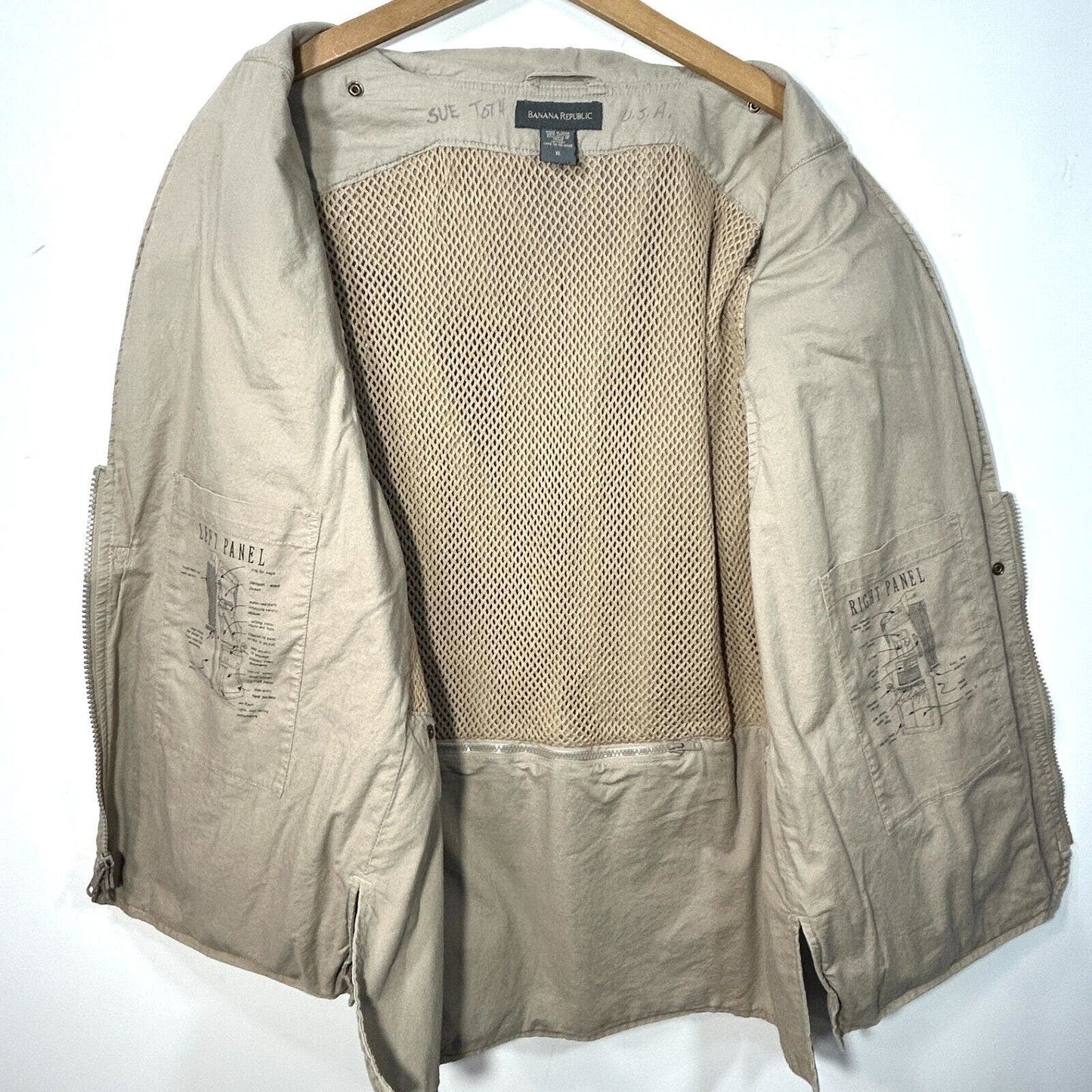 VTG Banana Republic Safari Travel Vest Mens XL Pockets Fish Khaki Vented