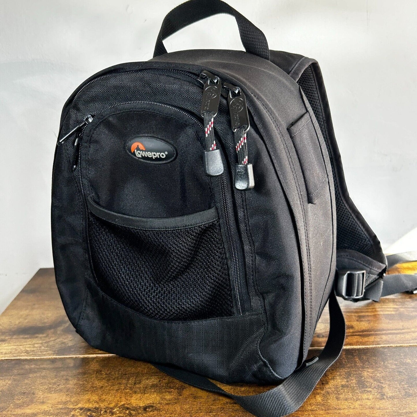 LowePro Micro Trekker 100 Camera Bag Backpack Black Compartment 12" x 10" x 6"