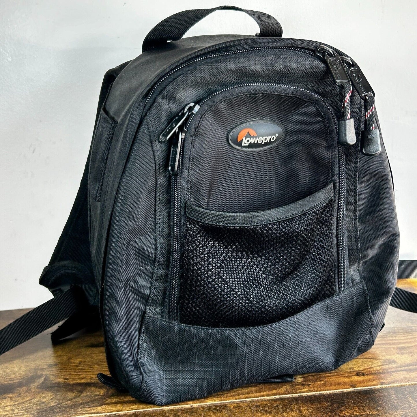 LowePro Micro Trekker 100 Camera Bag Backpack Black Compartment 12" x 10" x 6"