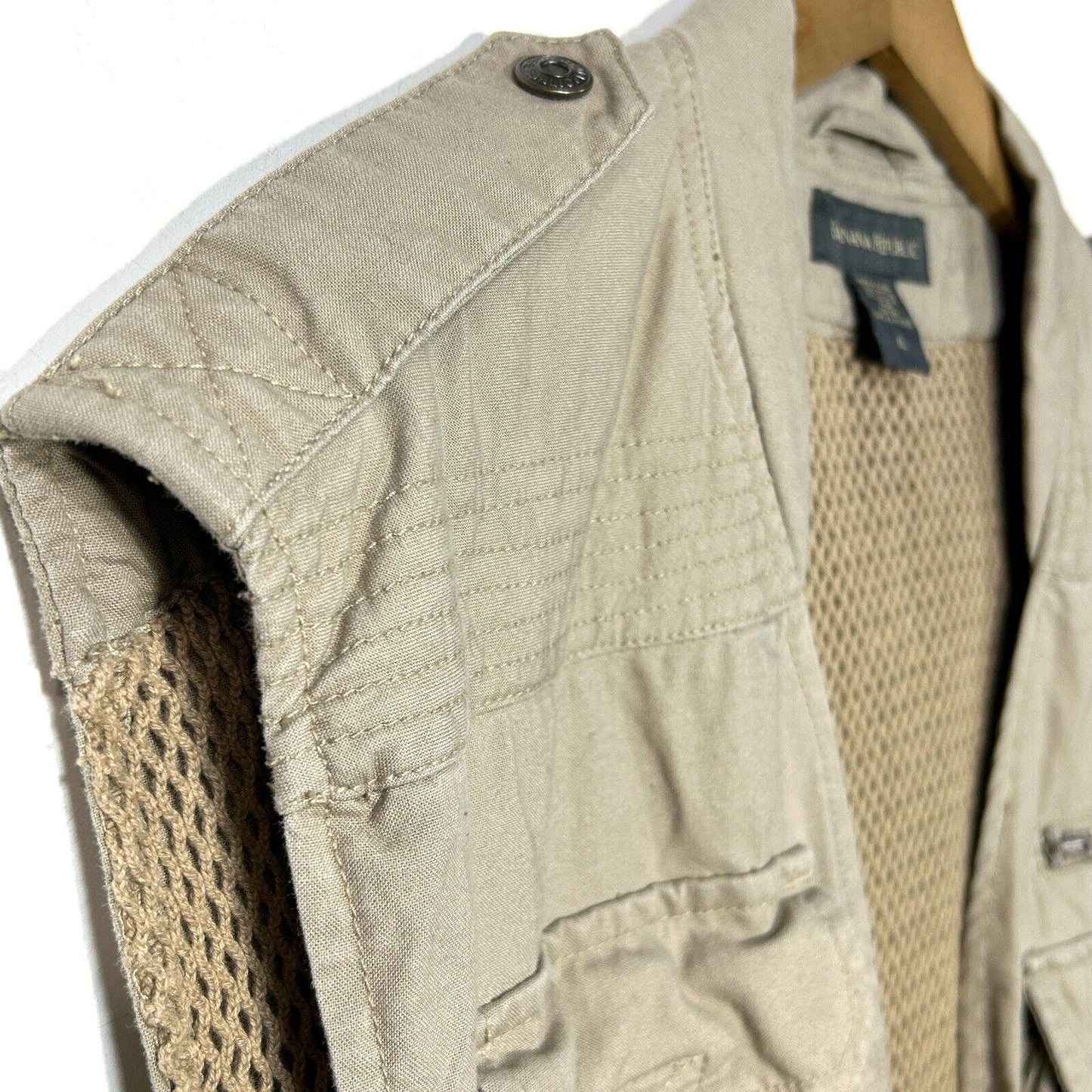 VTG Banana Republic Safari Travel Vest Mens XL Pockets Fish Khaki Vented