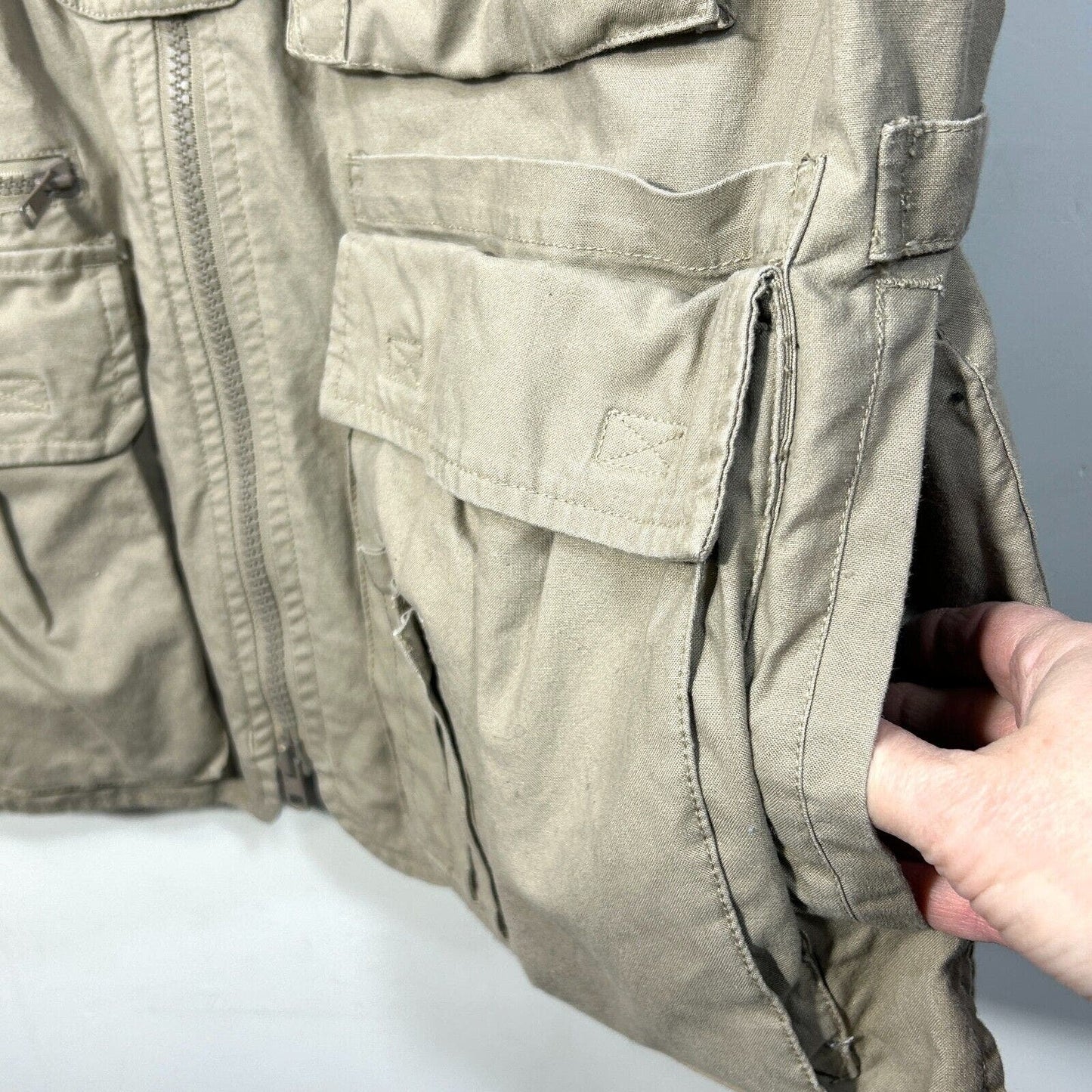 VTG Banana Republic Safari Travel Vest Mens XL Pockets Fish Khaki Vented