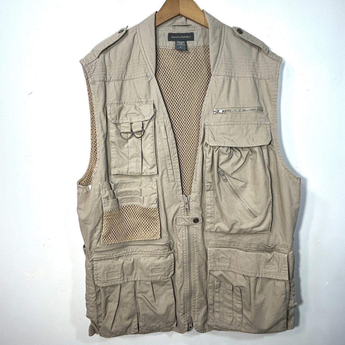 VTG Banana Republic Safari Travel Vest Mens XL Pockets Fish Khaki Vented